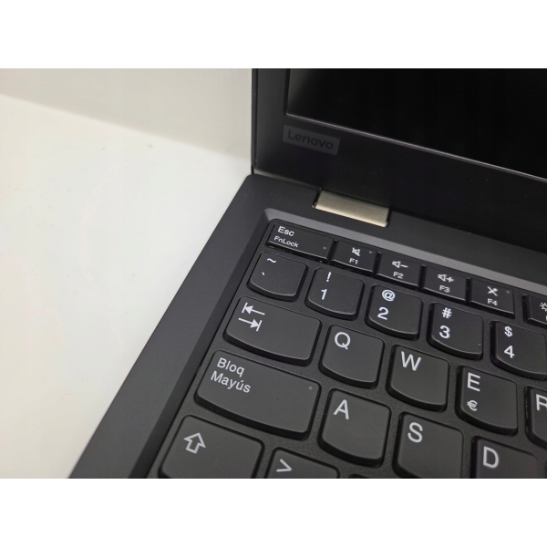 Lenovo ThinkPad L390 i5-8250U 4x 1.6GHz 8GB SSD256 Win11 real foto